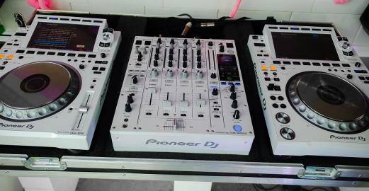 Pioneer DJ XDJ-RX3, Pioneer DDJ-REV7 DJ