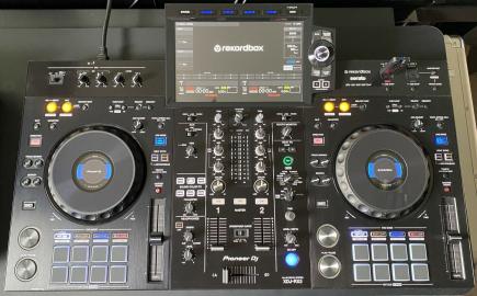 Pioneer DJ XDJ-RX3 /  Pioneer XDJ XZ