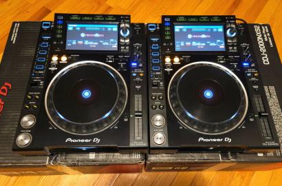 2x Pioneer CDJ-2000NXS2 + 1x DJM-900NXS2